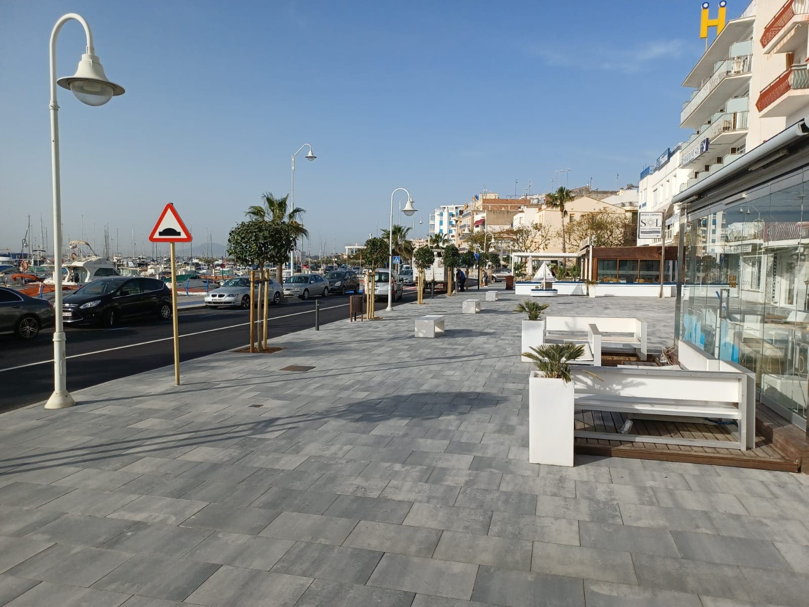 Finalitzada la urbanització del passeig marítim de l'Ampolla per millorar la mobilitat dels vianants