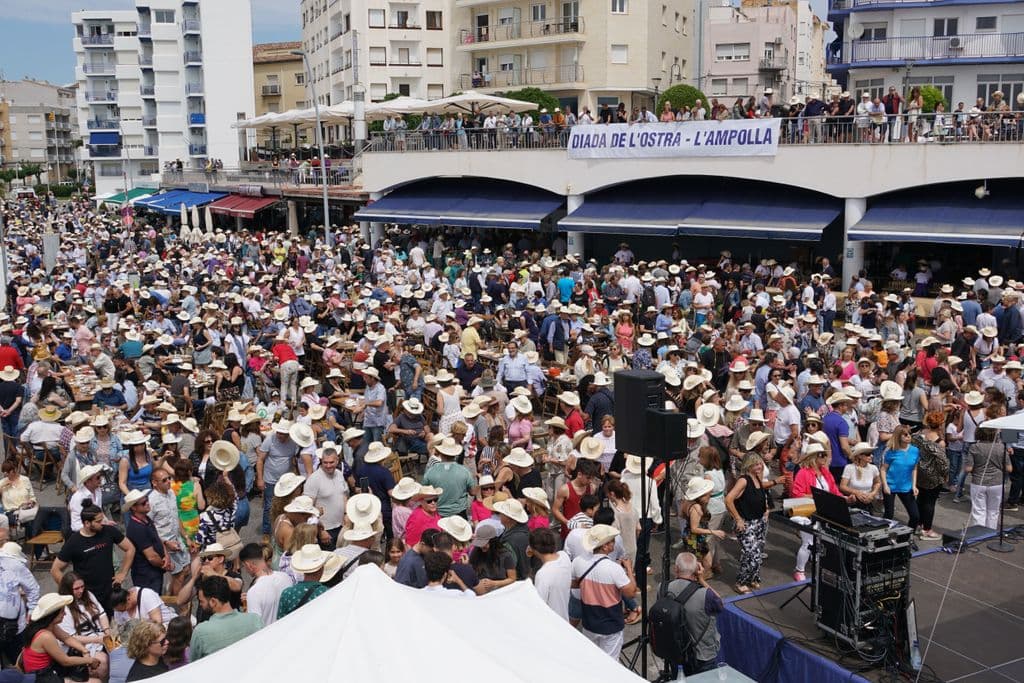 La Diada de l'Ostra del Delta reuneix més de 3.000 persones al port pesquer de l'Ampolla
